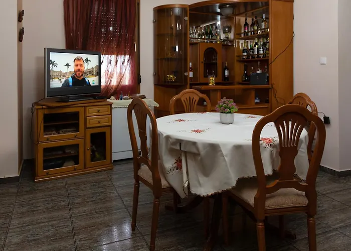 Antonis بلدة كوس